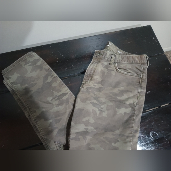 Banana Republic Traveler Pant - Picture 1 of 3